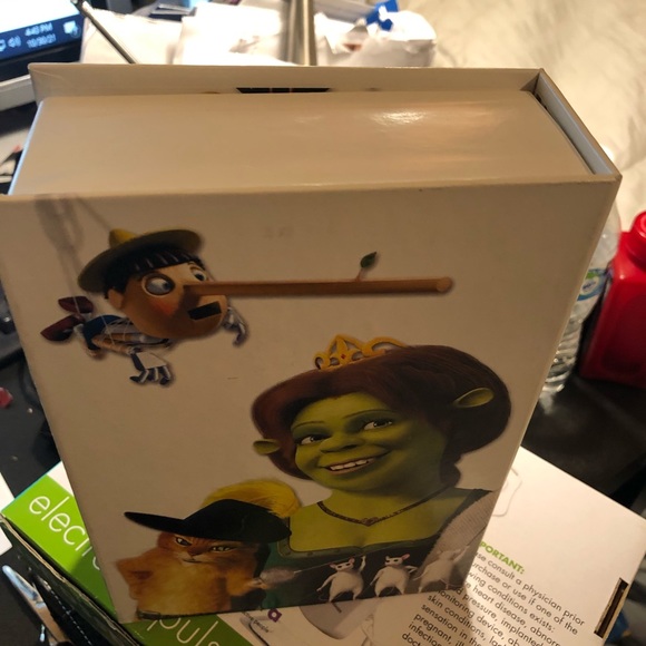 Shrek The Story So Far DVD Box Set - Shrek 1, 2 and 3D with bonus disc - Picture 4 of 16